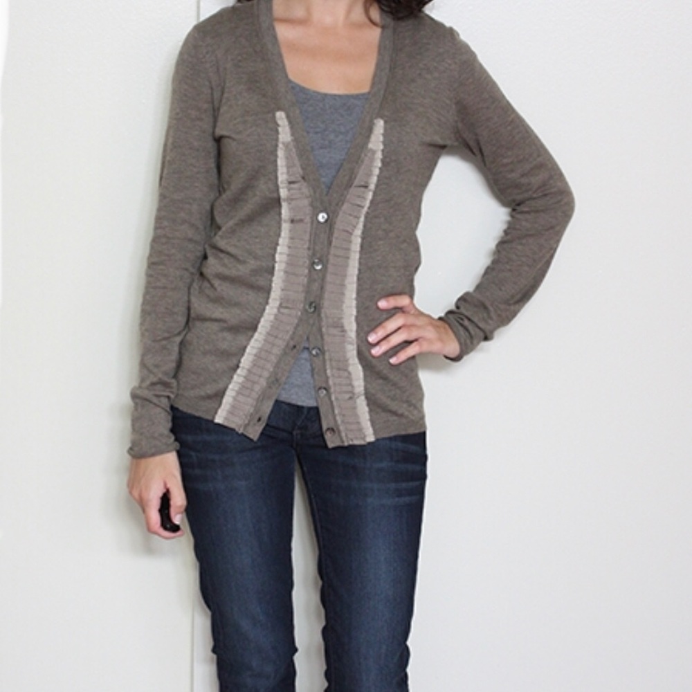 EUC Banana Republic Pima Cotton Ruffle Cardigan - Picture 2 of 8